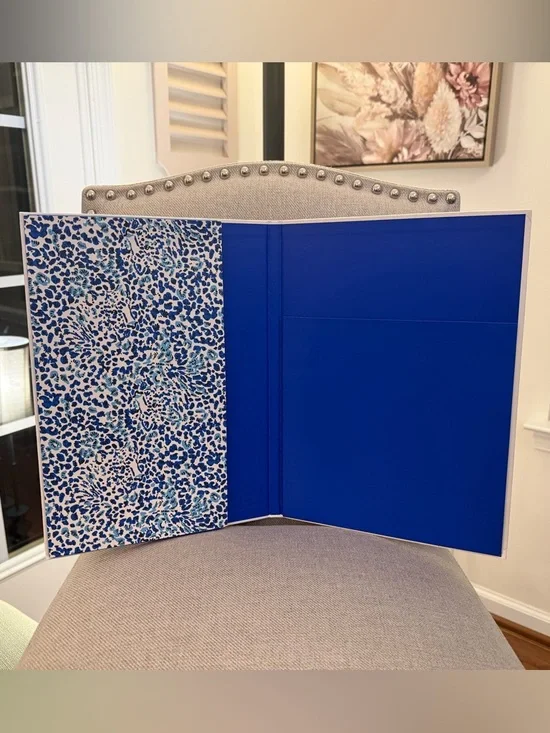 Lilly Pulitzer Clipboard Folio in ‘Have It Both Rays’ Pattern - Picture 2 of 7